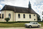 BENZ INS GLÜCK vor der Kapelle Maria Lindenberg im Schwarzwald